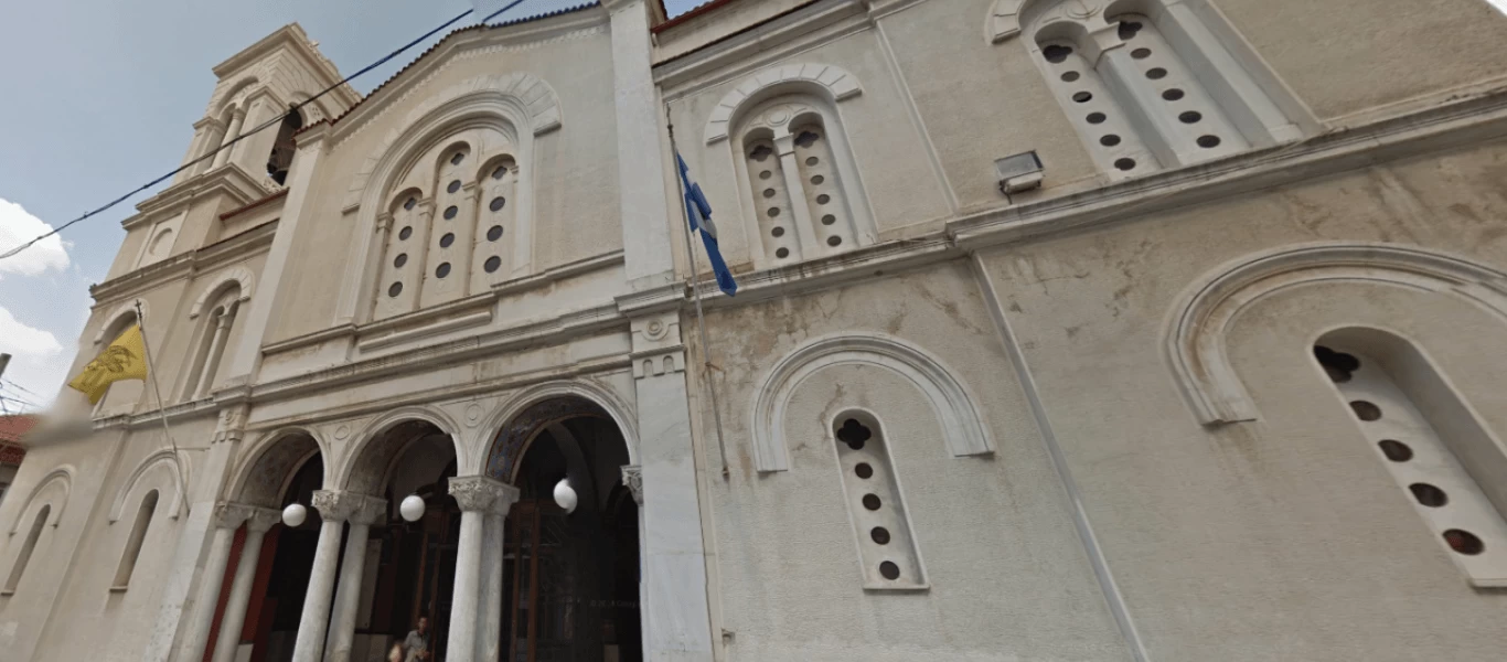 Φωτιά στον μητροπολιτικό ναό της Λαμίας (φώτο-βίντεο)